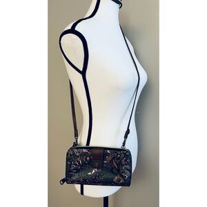 Sakroots Sienna Spirit Desert crossbody/wallet